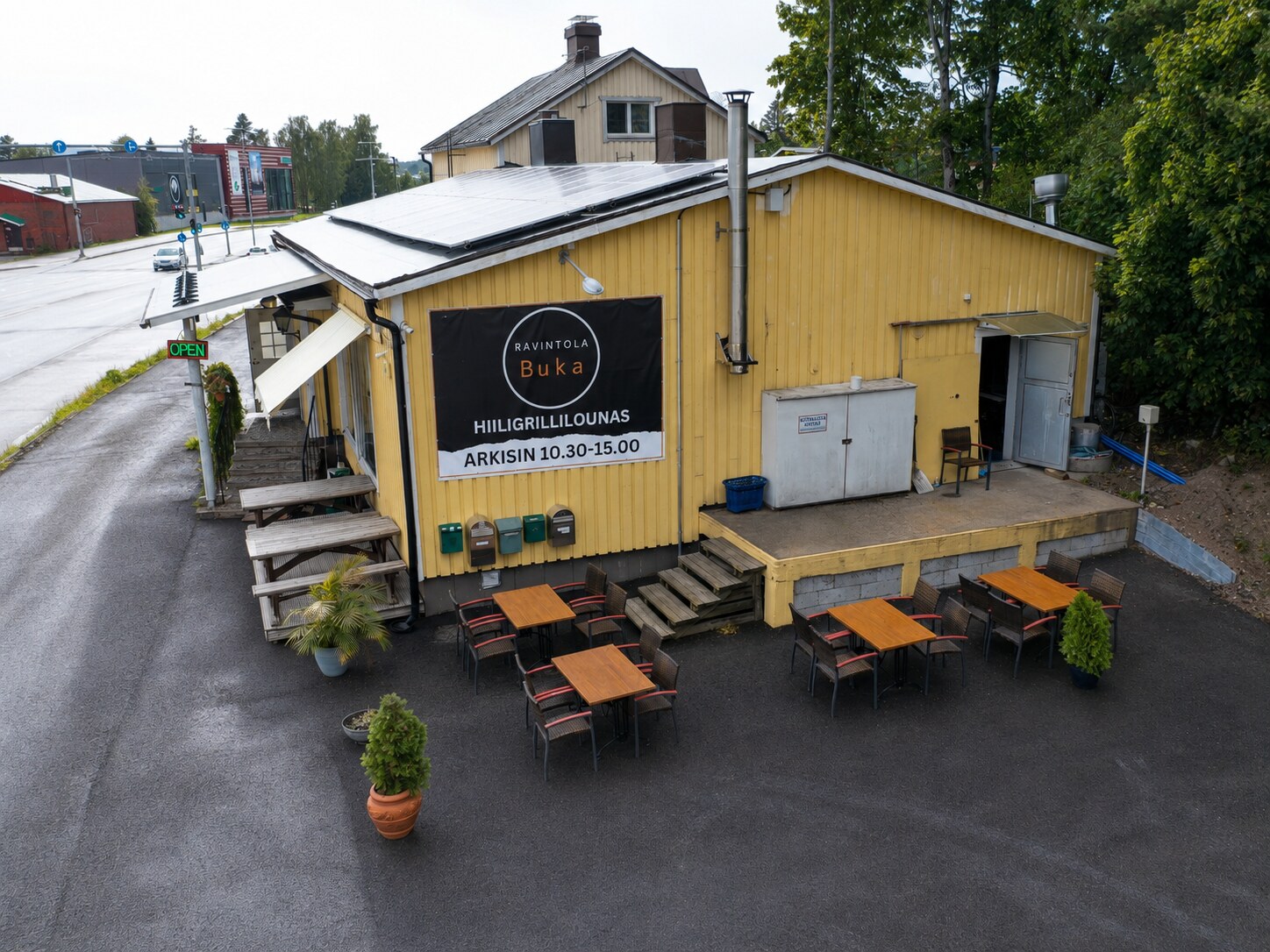 Ilmakuva Ravintola Bukasta Turuntien varrella Espoon Bembölessä